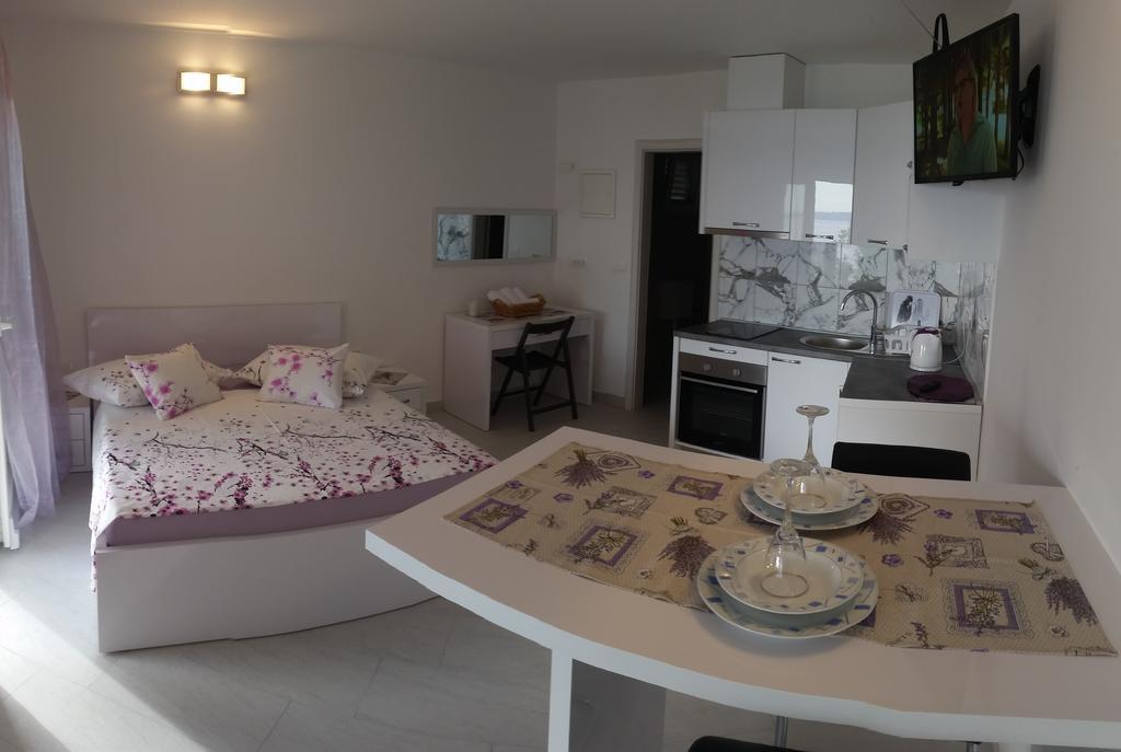 Apartments Garac Dugi Rat Exterior photo